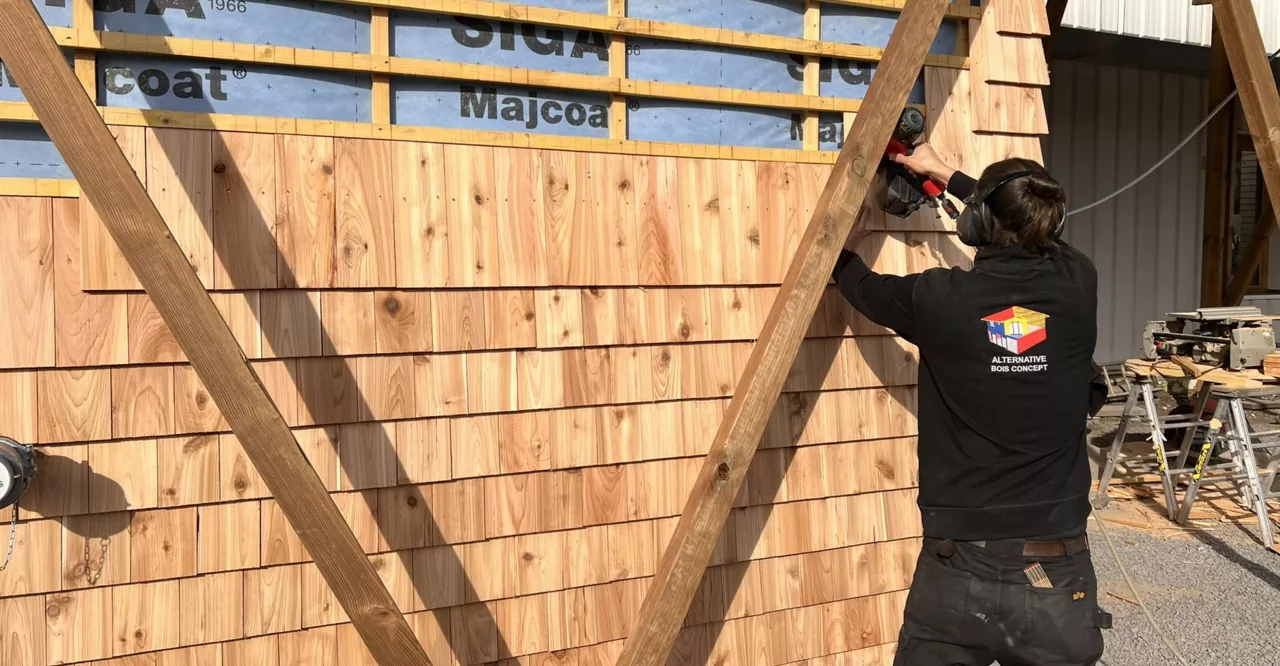 Pose bardeaux bois tavaillon Cedre rouge